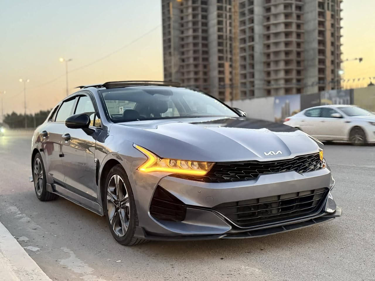 السلام عليكم للبيع
كيا 2022 K5 EX ترهم مراوس لون معدني فول مواصفات واحد على واحد
( اربيل بأسمي وكالة تحويل حاضر)‎ 
السياره حادثهة فقط ربع بنيد مصبوغ  وجاملغ خلفي كلير رش فقط بدون دواخل بدون شواصي بدون لغود حتى الراديترات بلادي شركة تبريد شركة بدون ايرباك وصور الحدث بالمنشور. 
المواصفات EX فول 1/1. 
1- بصمة ابواب + تشغيل عن بعد. 
2- شاشة حجم كبير + داخل صاج ملكي. 
3- رادار امامي وجانبي وخلفي و بريك طوارئ وحساسات خلفيه. 
4- هاندبريك بصمة +ميموري كشن + تبريد وتدفئه كشنات وتدفئه استيرن + كشنات الاماميه كهرباااء.+شحن واير ليس. 
5- صندوق ذكي يفتح عند الاقتراب
6- بك لايت لد كامل. 
7- ويل كب  18
8- تبريد شاشة منفصل+ قطعتين تبريد. 
10- سياقة الكترونية + تحديد مسار.  
12-  نظام الترحيب الصوتي + الشاشات. 

13-  اناره داخليه لمس + اضائة غرفه 7 الوان. 
14- تبريد شاشة منفصل. 
15- 4 وضعيات قيادة بل ماوس +كزوز رياضي ٣ اصوات. 
16-اوتو هولد للتوقف الالكتروني بل ازدحام. 
17- محرك 1600 turbo 🚀🔥
18-كامرة 360 درجة يعني خمس كامرات
ملاحضة هاي السيارة تعتبر اعلى فئة 

#k5


**إذا كنت صاحب هذا الإعلان وتريد حذفه لأي سبب، رجاءا أرسل رسالة إلى الدعم الفني**
