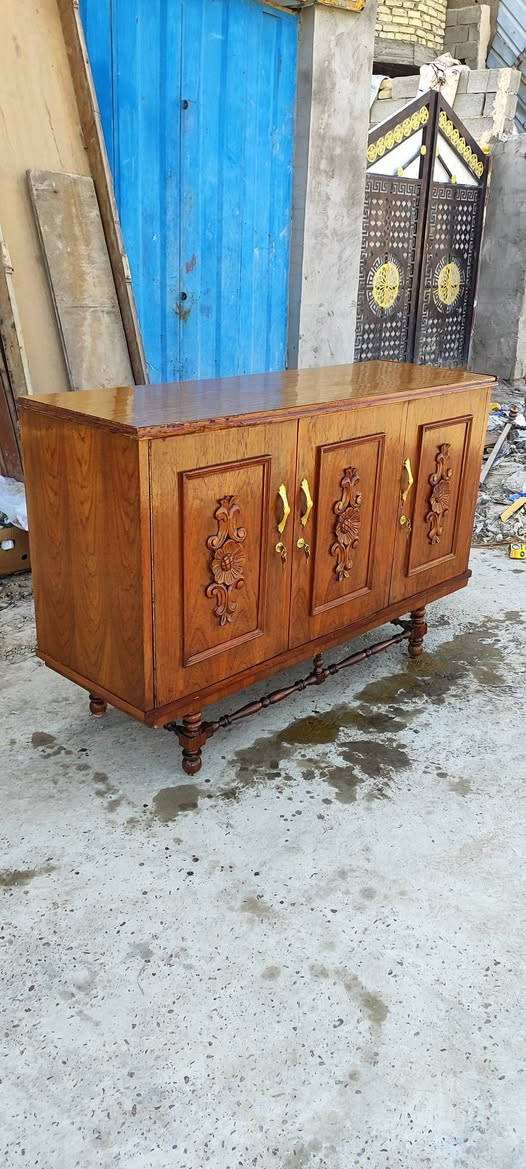 بوفيه ام 3تكمه ثكيله يدات جددد قفاله جدد صبغ تلميع كامله متواجد علخاص اكو توصيل رقمي ***********ابو جود سعره 50قغل
