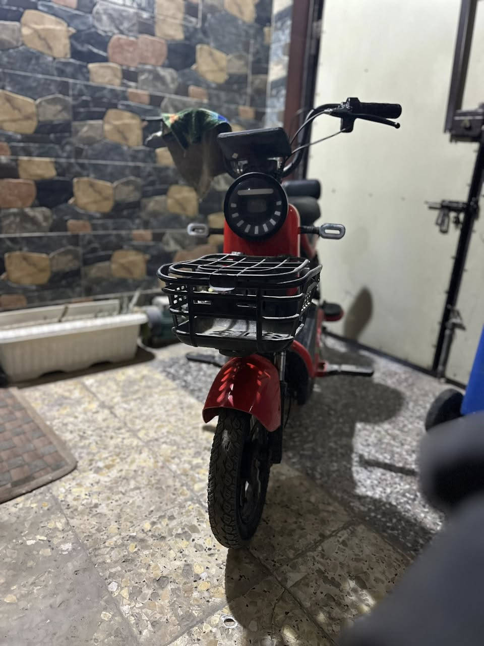 سلام عليكم حجم 14لبيع اي نقص مابيها قبل شهرين اخذتةمن شركة فوجي سعرها275وبي مجال***********مكاني بغداد الجديدة الأمين الثانية
