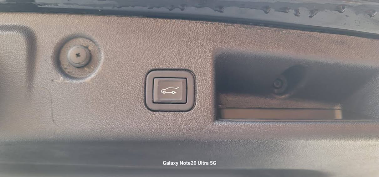 شيفروليه إكونكس  ٢٠٢٤ (دخول جديد )– فول مواصفات (ماعدا الفتحة) جديده جدا جدا
المواصفات:

 • كشنات تدفئة (Heated Seats)

 • رادار أمامي

 • رادارات جانبية

 • رادار خلفي

 • حساسات أمامية

 • حساسات خلفية

 • لون خارجي: أسود Black

 • داخلية وكالة: أبيض × أسود

 • حادث: حانبي مرفق بالصور 

 • بجم كبس

 • سيارة دخول جديد

 • مشمولة بقانون الشهداء (مرقمة واسط شهداء)
حجز مده قليله (سنتين فقط) (متعهد بالتحويل والوكاله العامة) 

تفاصيل /السعر ١٤٥  وبيه مجال  

للاستفسار *********** واتساب /اتصال
