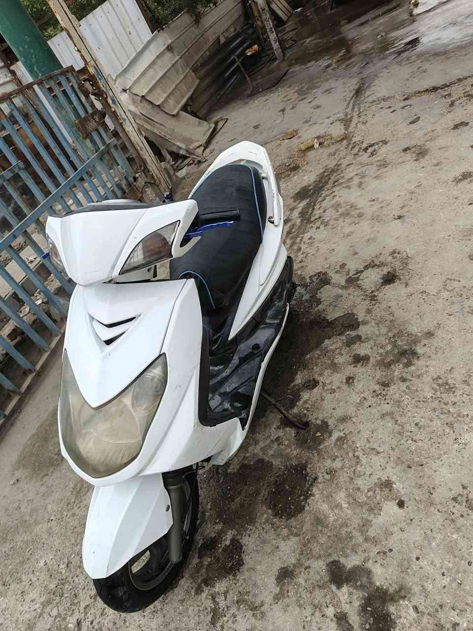 سلام عليكم دراجه سكنس فحل نوزل خطين ياباني دراجه خير من الله 600وبيهه مجال مكاني كفاءت العبيدي***********
