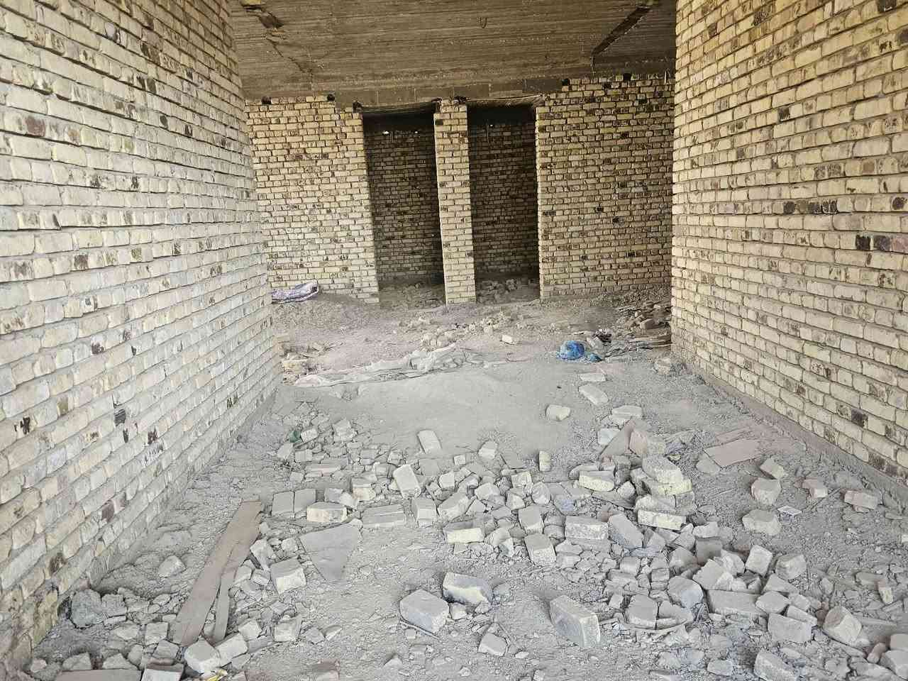 هيكل بناء حديث المساحة الكليه 250 متر  يحتوي غرفتين و صاله و استقبال و مجمع صحيات
سند 25 بأسم صاحب البيت 
الديوانيه الدغارة نزلة الهلالات
***********
