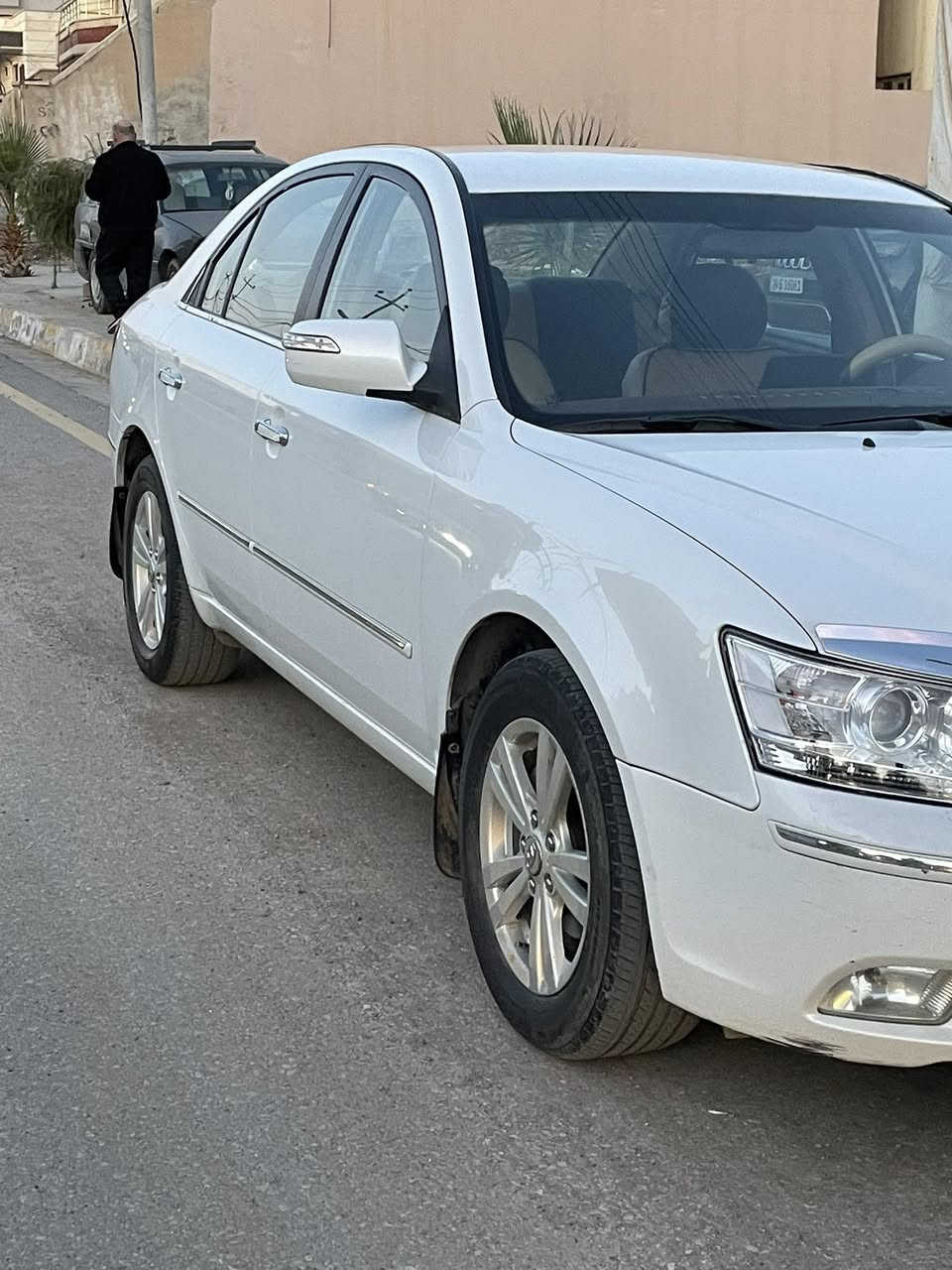 سوناتا للبيع  موديل 2010خليجي وارد اربيل سيارة بلادية من الدعاميه للدعامية لاصبغ ولاتبديل فقط بيها طخه بالبونيد بدون ضربه بچم اثر طخه في بك لايت سيارة كهرباء رجع عليها بگ موضح بالصورة ومعدلها سحب خارجي بدون اي تعديل من الداخل وماصبغتها حتى الطخه اتكون واضحه گير ومحرك 2400 بلادي مامفتوح اي برغي بيها والصدر جدا نظيف وحتى التبريد بعده غاز الشركه وعلى ثاني ايد من الشركه اخذتها من صديق من اهل عنكاوة ماخذها زيرو على ايدة من الشركه وصارلها 5سنوات يمي لونها صدفي بيها تقشير في اسطح الدعاميات من الوكفه بالشمس والتقشير بسبب لونها الصدفي والدشبول بي فطر من الشمس سيارة جاهزة من كل النواحي وداخلها نظيف جدآ مغلفه الارضيه والكشنات للحفاظ عليها والسيارة رايدها 133ورقه بيها مجال بسيط والسيارة موجودها بين بعشيقه وعنكاوة والسنويه مجددة وبأسم عائلتي للاستفسار ***********
