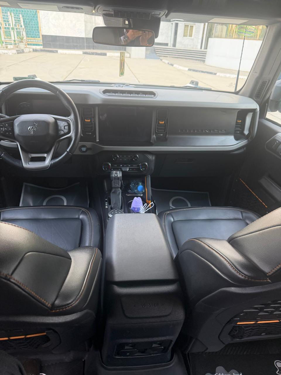 السلام عليكم فورد برونكو اللون بلو جاينيز  محرك v6-2.7 السيارة 6 دكم فول مواصفات شاشة 9 ملم كشنات كهرباء وتدفئة ماشية 20 الحادث نص جامرلغ امامي ومصبوغ على كدة وطخة بالباب الخلفي عكس السايق وراجعة بارد ايرباك ستيرن ومرجعة سستم رقم سليمانيه ب اسمي رقم الهاتف***********
