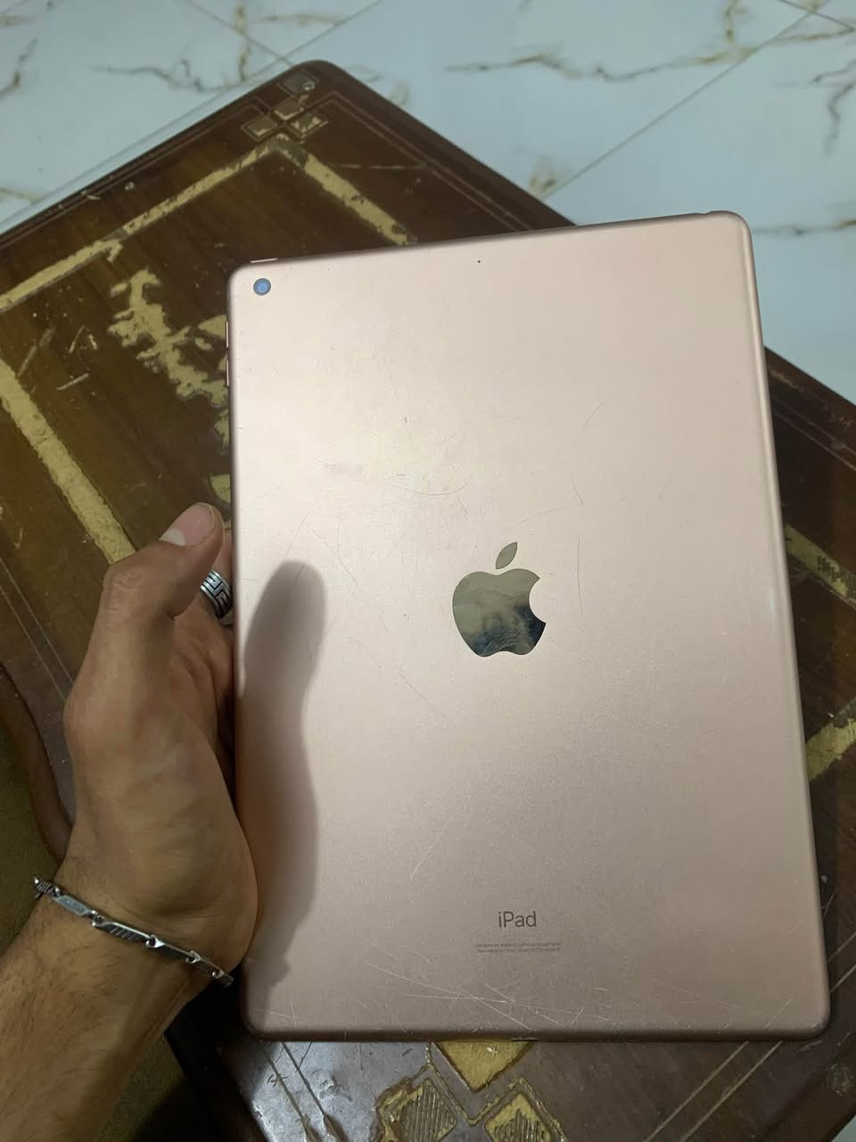 السلام عليكم شباب ايباد ايفون 7 للبيع جهاز حلو نضيف كلشي ما مبدل بيه ذاكرته 32 يشغل ببجي 60 فريم ما يعلك ولا يحمه بس معتاز واريد ابيع السعر 125 بيه مجال حك الجيه المكان حله مركز الاستفسار على الرقم ***********
