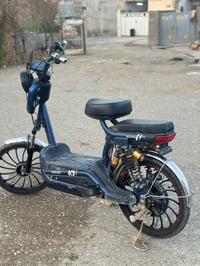 دراجه شحن للبيع اي عيب مابي السعر 225 بي مجال تواصل عله هاذه الرقم 077...