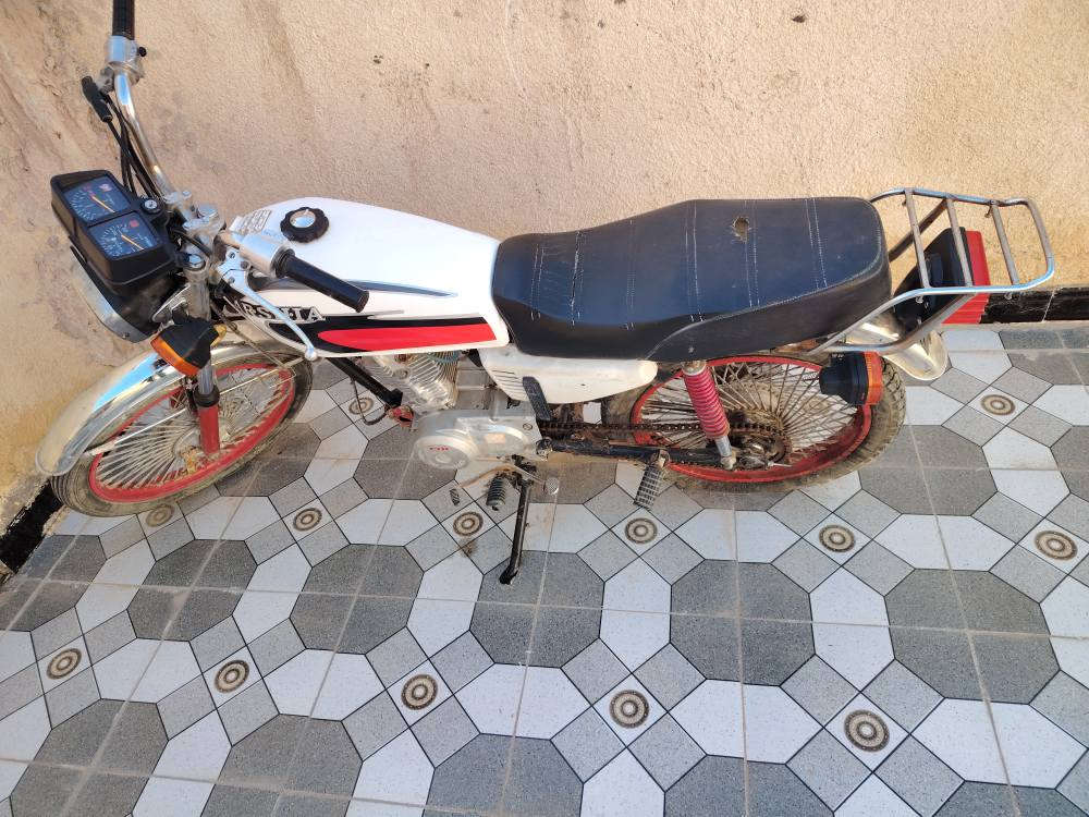 عمي سلام عليكم دراجه للبيع ارشه موديل 21 دراجه نضيفه كلك مكان رميثه ملاحضه هويه عالم تدخل خاص وبس تعامل رجان بس شراي يدخل خاص او يتصل ع رقم بس شراي تعبتونه وعلي
***********
