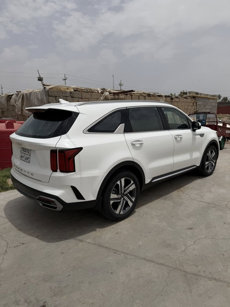 سورنتو 2022 خليجي محرك 6 سلندر و 7 راكب ماشيه 105 ألف بيها بارد بسيط وغير مبين في الباب خلف السائق وصندوق  رقم أربيل وجديده لوك 
السياره بيه سونار وموضح فيه كافة التفاصيل بتاريخ 26/5/2026قابل للبيع أو المراوس 
المواصفات
شاشة كبيره
كامره دواره 180
ويل حجم 19
دواخل برستيج مخمل ومفروشه بالكامل 
تحكم استيرن جهتين
تبريد على وضع الشركه
حساسات الإطارات 
كشافات زنون
عدد النمر للكير 8 نمر 
نظام إطفاء ذاتي
قيادة ذاتيه
كتلوك و سبير وجك بلادي
مانع انزلاق 
إشارات بالمرايتين 
كشنات كهربائية 
مكاني ميسان / المجر الكبير
السعر 250 وبيه مجال  
***********
اتصال فقط وغير موجود على التواصل الاجتماعي

