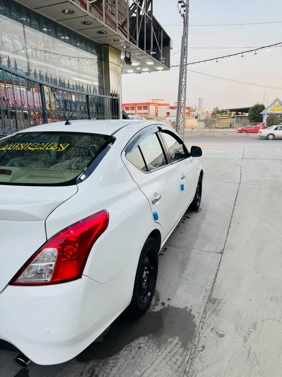 سلام عليكم اخوان ورحمة الله وبركاته
نيسان سني للبيع مديل 2023 لون ابيض سياره نضيفه وحلوه وجديده ومامتعوبه  كير ومكينه وحداديه وتبريد وتخم تاير ورنكات وسياره خير من الله ملاحضه سياره بيه كم قطعه كلير فقط لا دكت جاكوج ولا مفتوحات 
ولا بارد السياره بدي صافي ب الكارتون تخم تايرات ورناكات جدد 
والحمدلله خير من الله (العنوان البصره المعقل نواب الضباط )(السعر 118 ) وبيه مجال الطيبين ***********. سيد رضا
