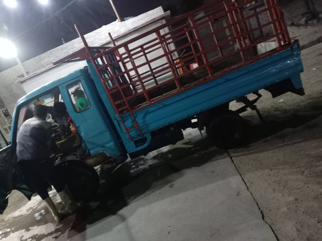 بيع أو مراوس بسياره صغيره السلام عليكم بنكو 1992 سته جنكال غماره وربع رقم بغداد انكليزي محرك كير اكسل تخم تاير باتري خير من الله كهربائياته كولهه شغاله الداخل مالهه جديد يحتاج صبغ للقماره لأن جارده السعر 48 وبيهه مجال واتساب ***********
