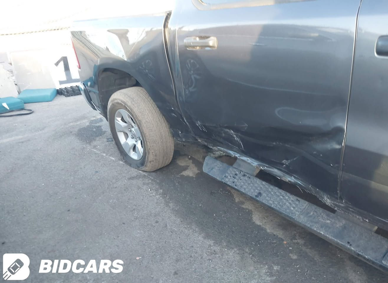 للبيع دوج رام V6 اجدد رام بالعراق ماشية ٢٢ ضربتهة جدا خفيفة وبدون ايرباك الصبغ فقط جاملغ نصة وشوية من الدوسة الجوة الباب رقم اربيل باسمي توهة داخلة مصار ٣ اشهر زيرو بدي قصير باب طويل المرغوب كانما مشتري 
مكان السيارة حي الجامعة 
السعر ٣١٧ ورقة مرقم السعر نهائي 
تحويل ثاني يوم


**إذا كنت صاحب هذا الإعلان وتريد حذفه لأي سبب، رجاءا أرسل رسالة إلى الدعم الفني**