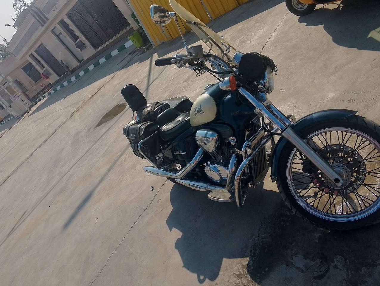 السلام عليكم اخوتي
هوندا ستد 600ccللبيع دراجة كلها بلاديه مكفوله كفاله عامه 

الدراجه مليانه تزويد كلشي شغال عل الوضع البلادي

جنط خلفيه

جنط اماميه

درع امامي 

درع خلفي

درع راديتر

غطوه تانكي

تجوه خلفيه

جامه ستيرن

مري نيكل

قفل خوذه

استرايح

زوج تايرات جدد برجرستون

و اكو اضافات و الدراجه الخوذه و قبق مال شوته ثاني و استرايح

ملاحضه/الدراجه بيها خربطه بسيطه لو مال كابريتر لو بلكات

ارجع و اكول المكينه مكفوله و الكهربائيات كله عل البلاد 

و اكو ملاحضات بسيطه نتفاهم عليه
العنوان /بغداد حي اور 
الرقم /***********
السعر خاص
