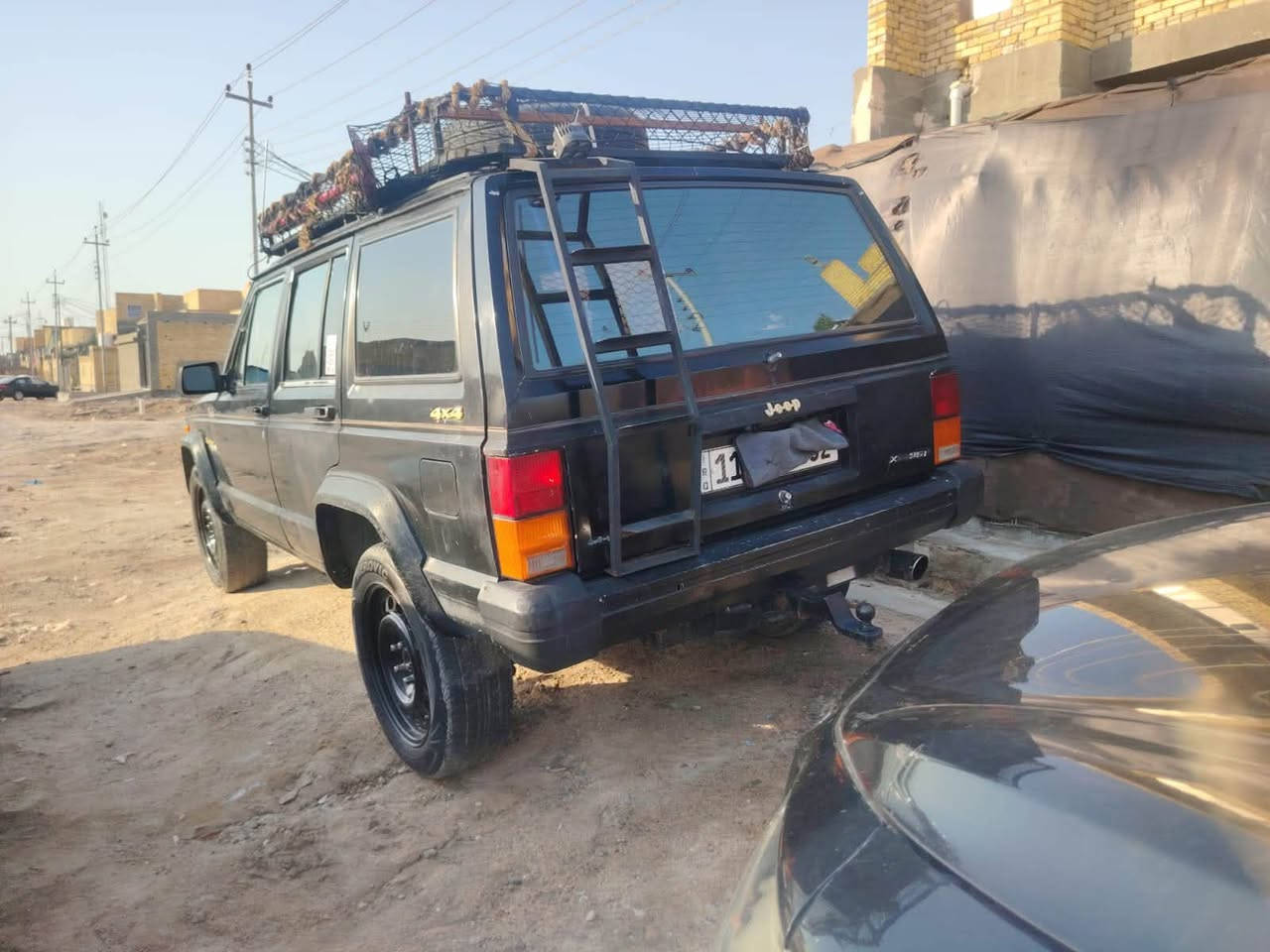 جيب شيروكي شخاطة مديل 1990 مشروع وطني رقم بغداد الابواب سنتر لوك السياره بأسمي مكانها ذي قار السياره محرك 6 سلندر  بلادي سيارة بدون صبغ بدون حادث موضح بلصور كهربائيات جاهزه ماعدا التبريد سنويه نهاية ال 2027 حدايدتها فوول السعر 45 بيها مجال رقم الهاتف ***********

