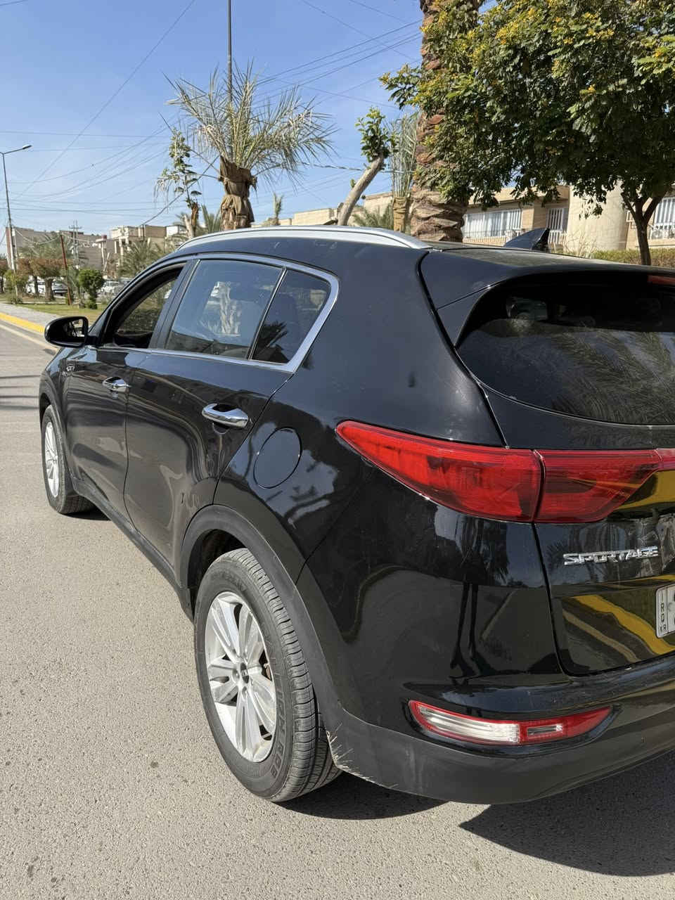 السلام عليكم كيا سبورتج 2019…للبيع او مراوس أقل أو أكثر. حادث خاملغ خلفي وشويه من الباب بدون دواخل وبدون ايرباك ماشيهkm 138. المواصفات محرك 2400 شاشه صغيره كاميرا دواره تدفئه كشنات فور ويل سياره تحكم جهتين ستيرن السعر 148 بيه مجال.   المكان حي العدل          ***********
