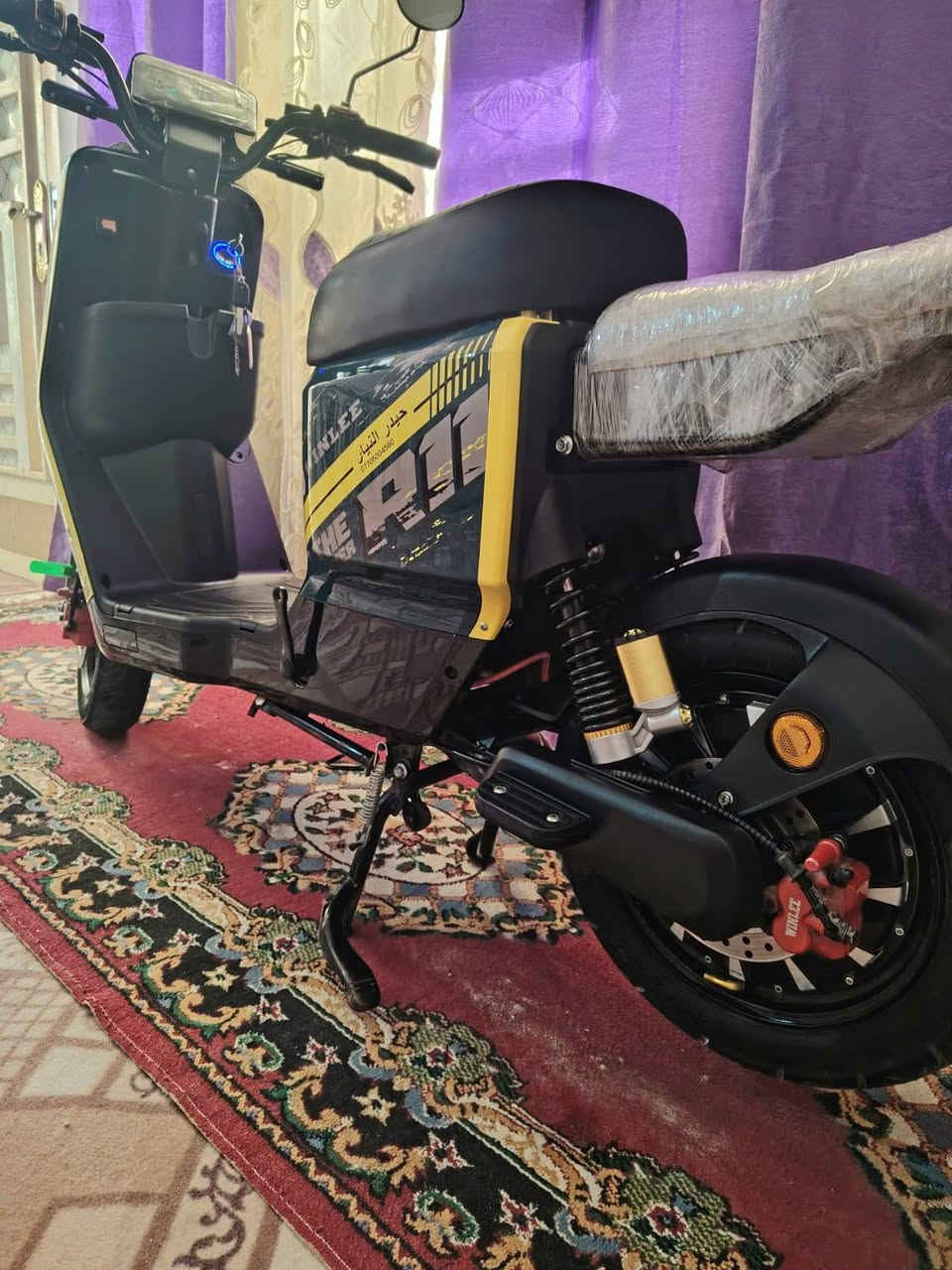 سلام عليكم للبيع R11 موصفاته نضام بك دبل سويج وكارت 
5بطاريات بطاريات نص عمر دبل اشاره سرعه 70 حقيقي 
دراجه ما متعوبه بس خليته على شحن زايد 
انضف من صوره سعر 500وبي مجال مكاني كربلاء لحولي جديد   رقم الهاتف ***********
