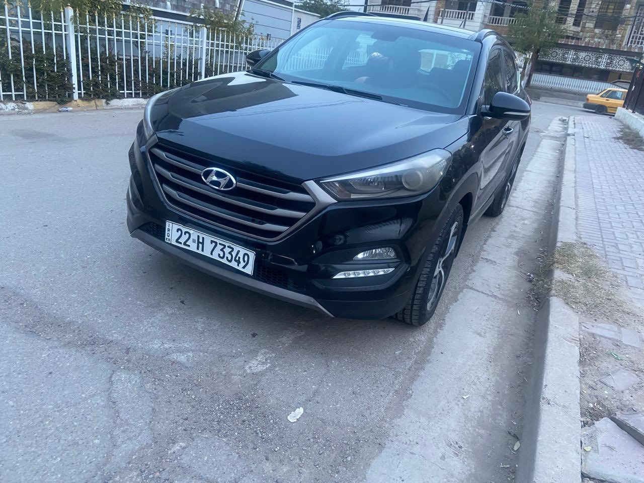 توسان خليجي موديل 17   فول موصفات بيه حادث فقط نصف الجاملغ الايسر بدون ايرباگ طقم تاير جديد صدر جديد امامي وخلفي لايتات عالي ناصي زنون اي نقص ما بيه بالعافية اللي تصير من نصبه مستعجل ع البيع 160 وبيه مجال ***********
