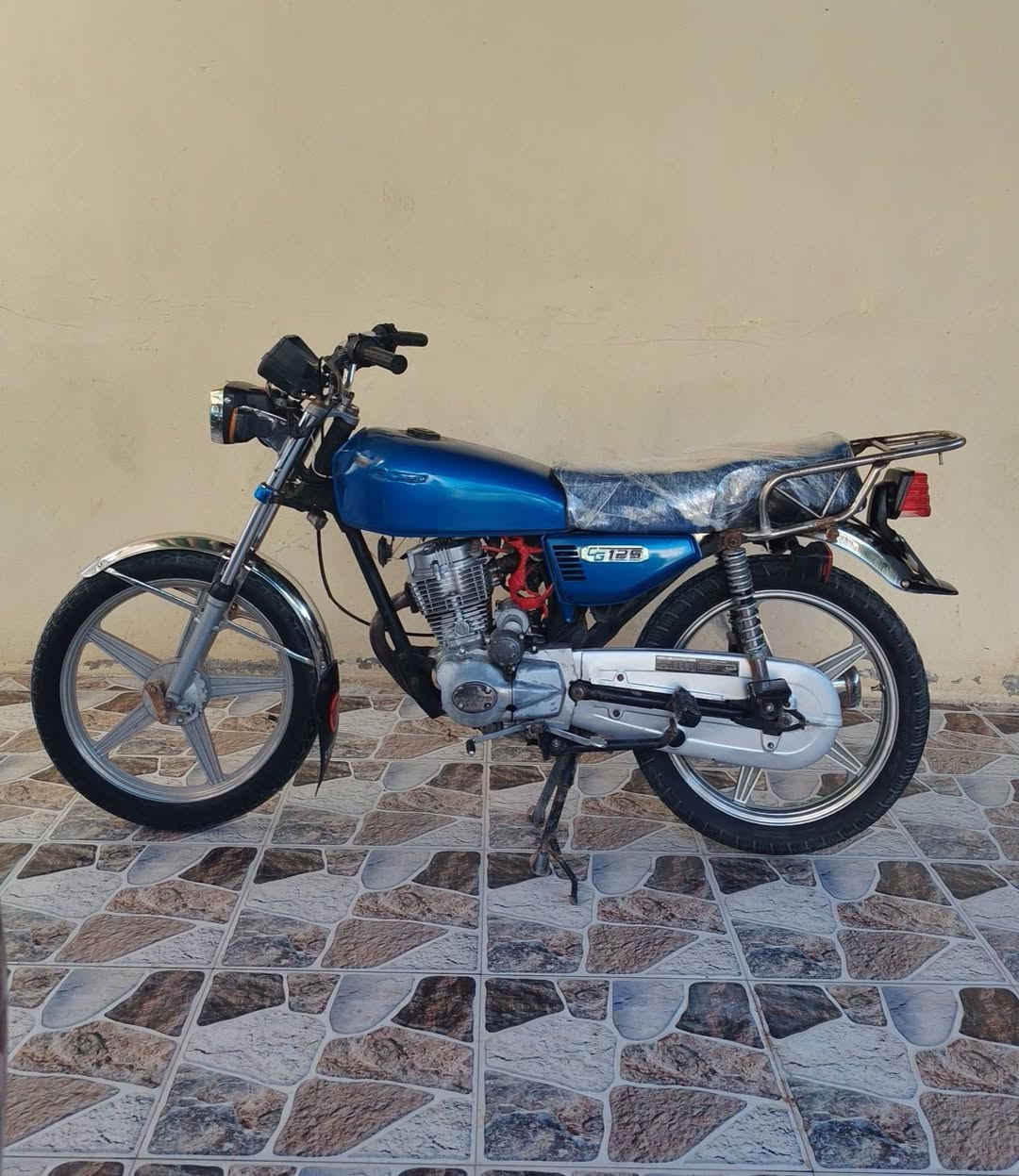 السلام عليكم
دراجة ايراني 2019 أوراق كامله، للبيع السعر 300 وبيها مجال المكان ديالى شهربان ***********
