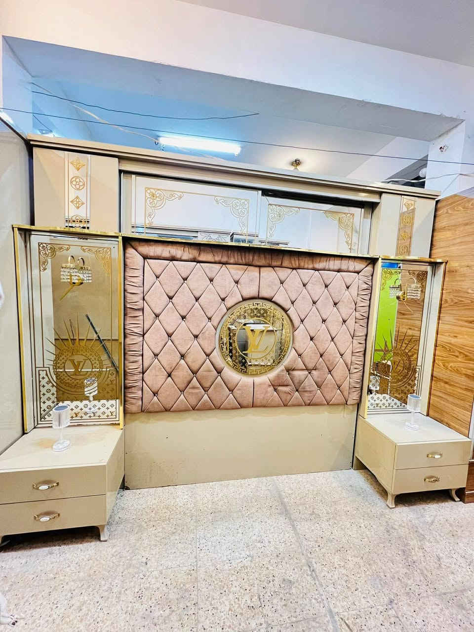 8️⃣قطع 

نضافه 85% 💯 مع كنتور ملحق طفل اضافي 2 باب 🚪مرايا دوار 
اناره كومديات 🌟💥 لون مميز ضهر بلوك برغي وجوي حديد 
سعرها/950 
التوصيل والشد داخل بغداد مجاناً ✅✅


**إذا كنت صاحب هذا الإعلان وتريد حذفه لأي سبب، رجاءا أرسل رسالة إلى الدعم الفني**