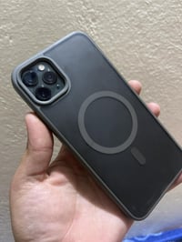 ايفون ١١بروماكس جهاز مال بيت جديد خشط مابي ذاكره ٢٥٦بطاريه ٨٧بلادي مام...