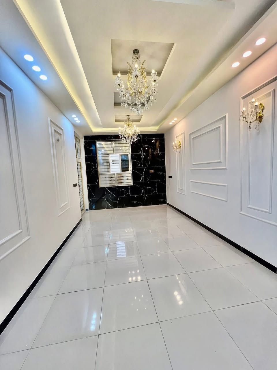 محبي الأناقة والجمال! 🏡 فرصة لا تعوض! منزل بمساحة 150 متر مربع للبيع بسعر مغري جداً 💸💸!
الموقع: النجف، مقابل ملحق قرية الغدير 🏛.
للتواصل والاستفار الاتصال او مراسله واتساب ***********📞📞. لا تدع هذه الفرصة تفوتك
