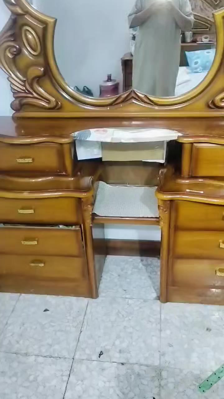 جربايه والميز المراية نظيفه كلش وياهن دوشك نظيف الشراي يتصل 300 وبيه مجال ***********
