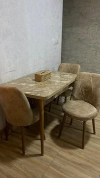 ميز طعام ٤ كراسي جديد للبيع للجادين واتساب  ٠٧٧١٢٣٧٤٥٠٣