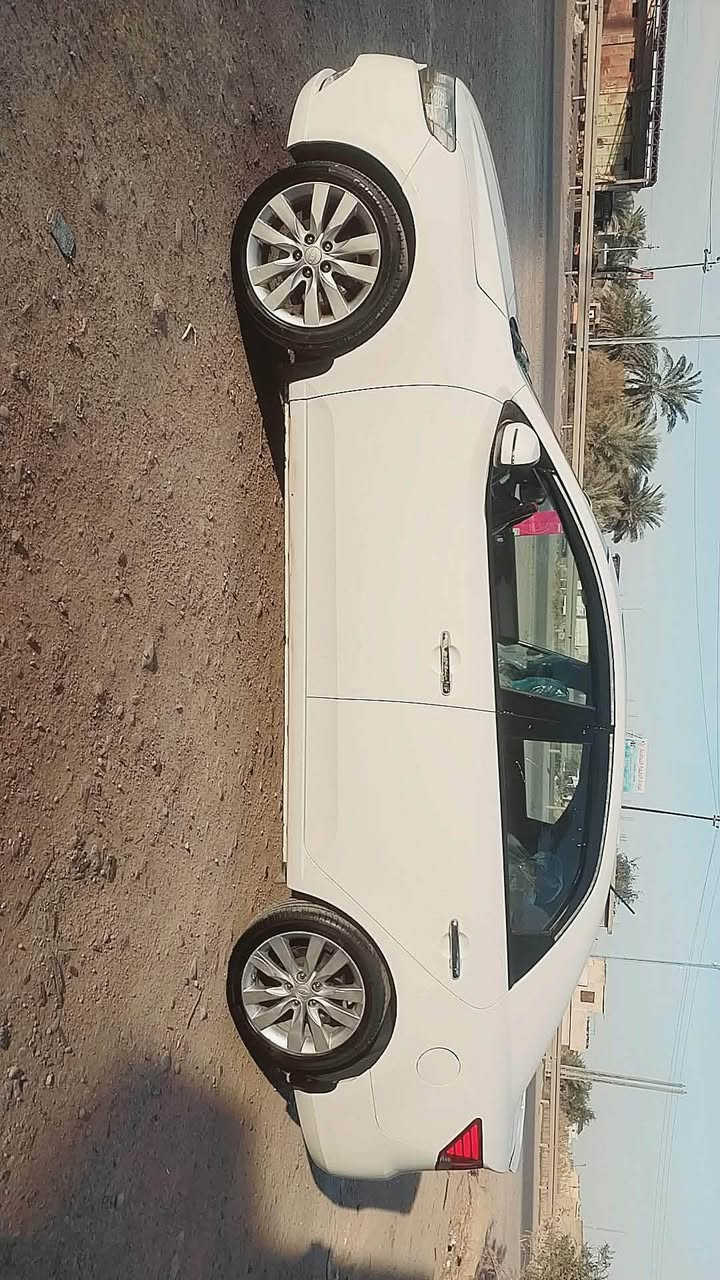 السلام عليكم كيا سيراتو 2011 خليجي سياره بيها  طخات خفيفه ومسويها بارد مكفوله من ضربه قويه او صبغ محرك كير مكفول مواصفات السياره حلوه 
فتحه
مري شفط 
5 ويل كب 
Abs
شاشه 
شفتاح ستيرن 
كير 6 نمر 
مكان السياره ديالى بعقوبه للاتصال 
‭0780 032 8678‬ بغداد, العراق
