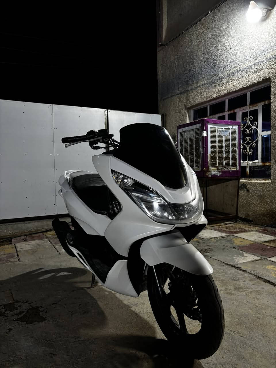 دراجة pcx  ياباني للبيع دراجه نضيفه مصار شهرين من طالعة ماشيه16 الف كلشي شغال كهربائيات وحساسات مكانها الحله سعر خاص وهذا رقمي***********
