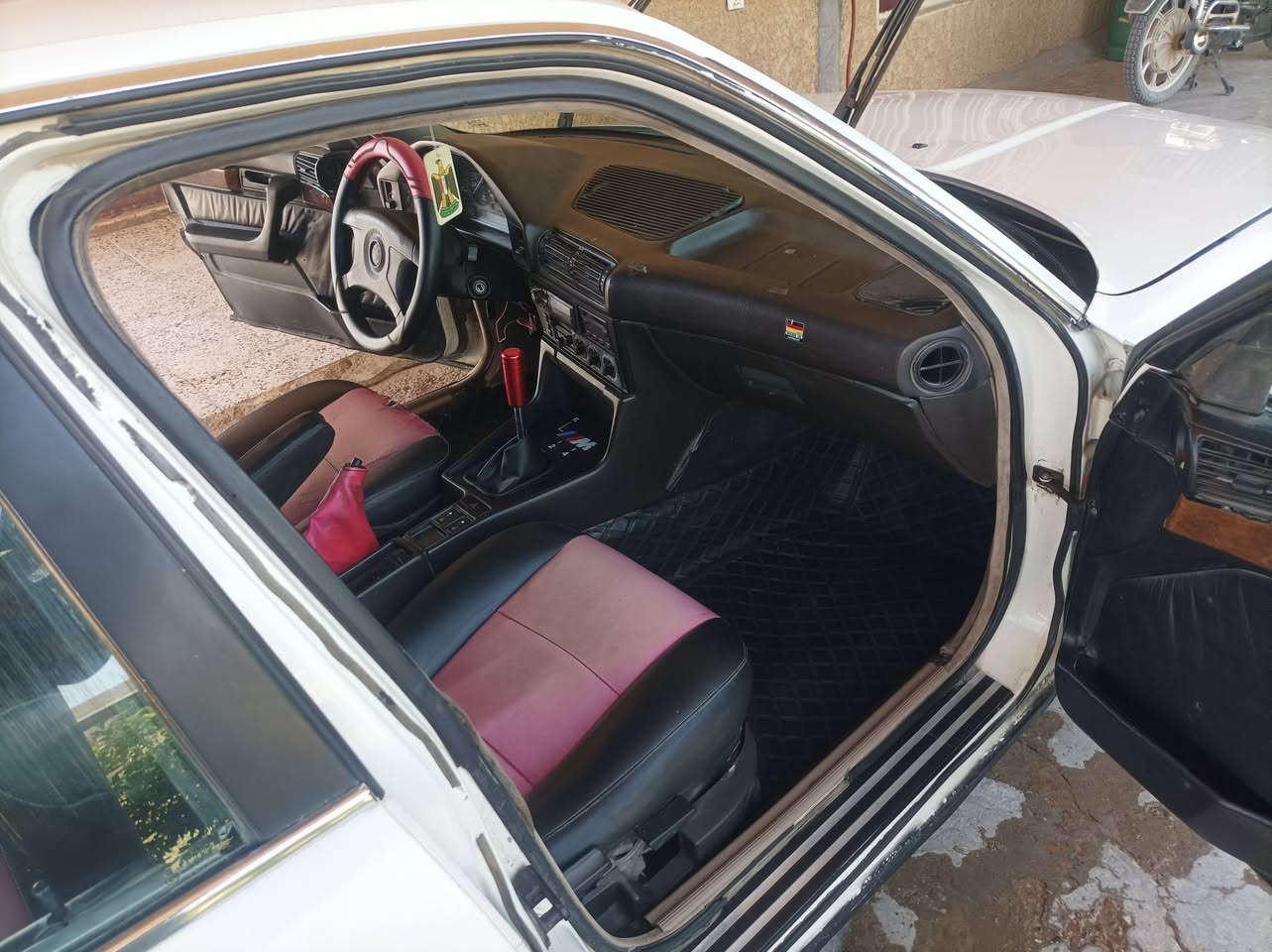بي ام 525 مسكر عدل المرغوب صدر جديد كير ومحرك شرط كير عادي نمره قصيره شرط اترايك 200 بيه شلعه تشك الكاع باتري جديد ويل m  مسجل شغال تبريد شغال بس غاز شرط سعر 47 ورقه اتصل على الرقم *********** مكانه الفلوجه
