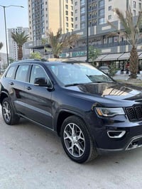 جيب شيروكي موديل 18وارد امريكي فول 1/1اعلى مواصفات مكينه 3600 كفاله مك...