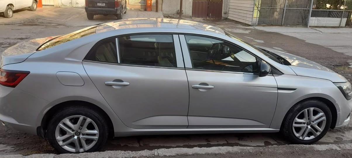 رينو ميكان 2021 شركة مكفولة عدا شبر بارد بذيل الجاملغ الايسر الخلفي سيارة جاهزة من كلشي مابيه نقص باسمي سنوية وهزة جديدة السعر 110 وبيه مجال كلش قليل مكان بغداد حي المعلمين مال الامين ت***********
