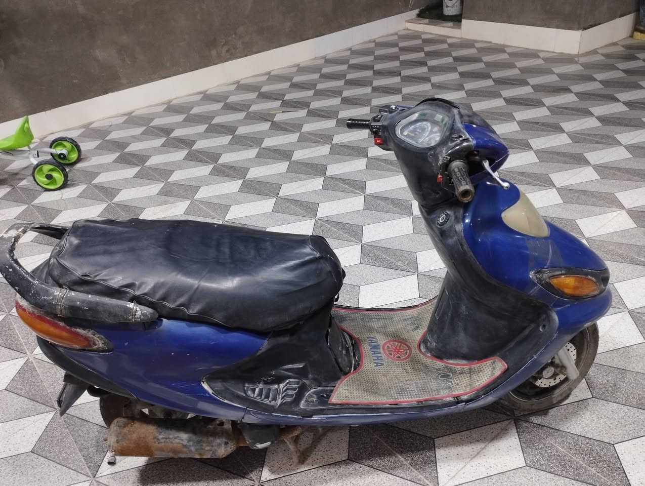 السلام عليكم دراجه دولفين ياباني للبيع كهربائيات كلها شغاله تايرات جدد باتري جديد نكره سلف السعر 225
***********
