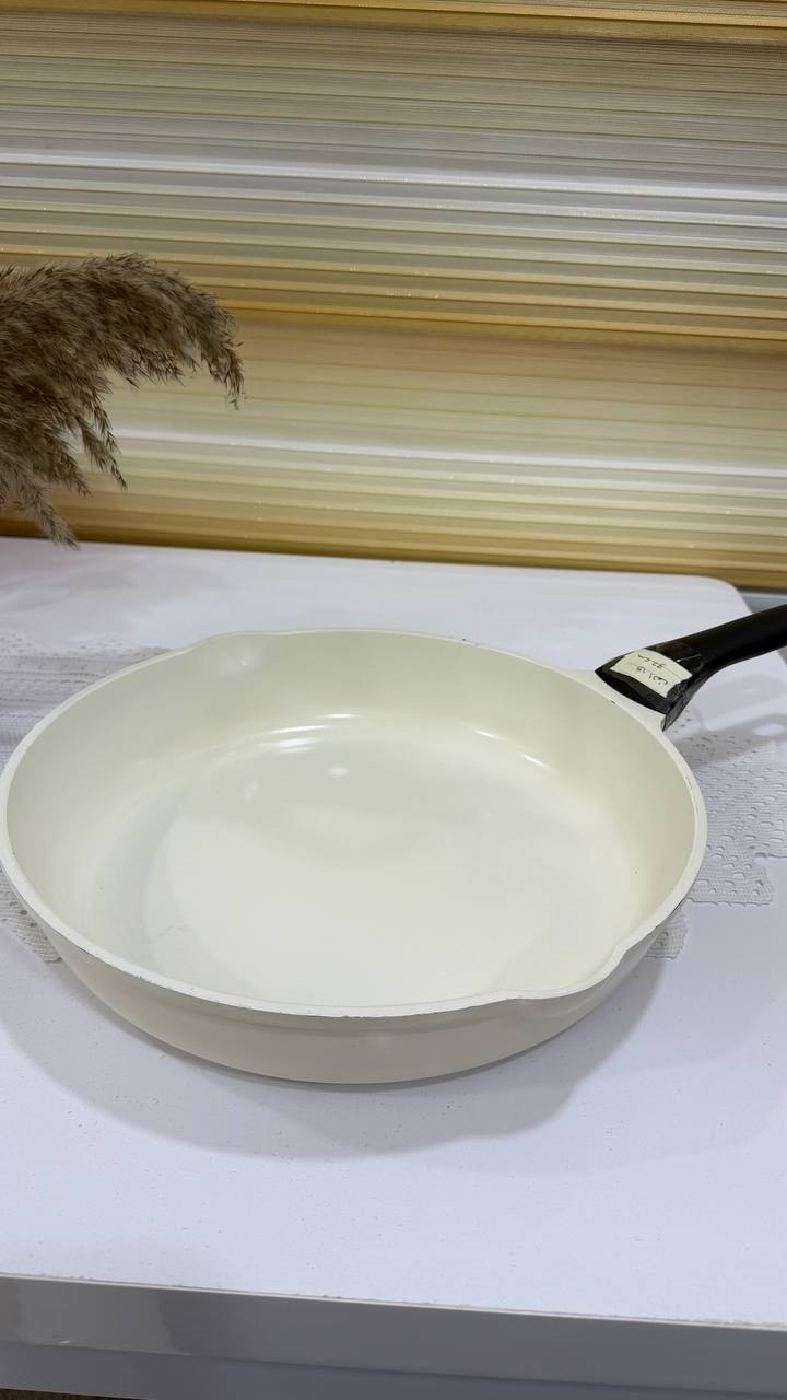 تتوفر طاوات طهي بالة بكافة الاحجام من 24Cmالى 32  كما موضح بالصور 
مصنوعة من الكرانيت مضاد الالتساق  متوافقة مع مواقد الغاز والكهرباء، وبعض الأنواع تدعم مواقد الحث الكهرومغناطيسي


**إذا كنت صاحب هذا الإعلان وتريد حذفه لأي سبب، رجاءا أرسل رسالة إلى الدعم الفني**