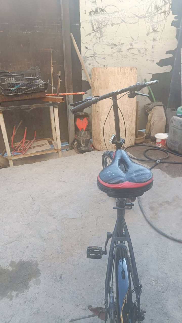 السلام عليكم اخواني بايسكل يطبق مال باله مستخدم اريد ابيعه بسعر مناسب 40,000 فقط بايسكل نظيف بس يراد لصينيه صورت لكم اياه  لبور بارن خلفي الرقم للاستفسار وايضا موجود ماسنجر***********
