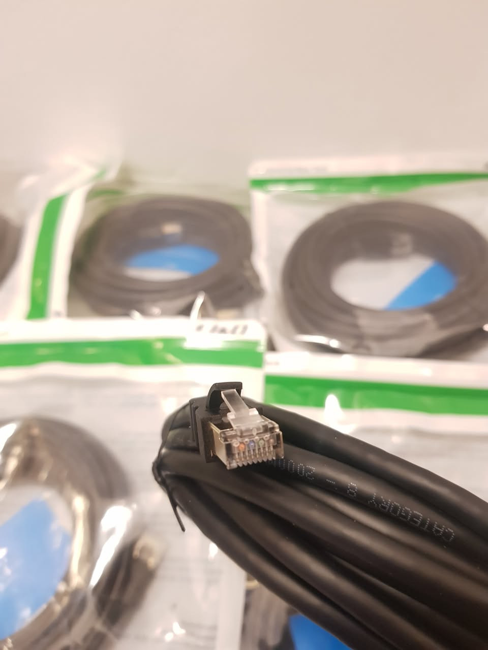 السلام عليكم 
توفر كمية كيبلات لان Cat 8 
9 متر 
بسرعة نقل يصل الي 40 كيكا في الثانية
سعر القطعة 22 الف 
متوفر خدمة التوصيل الي جميع المحافظات
***********
***********
