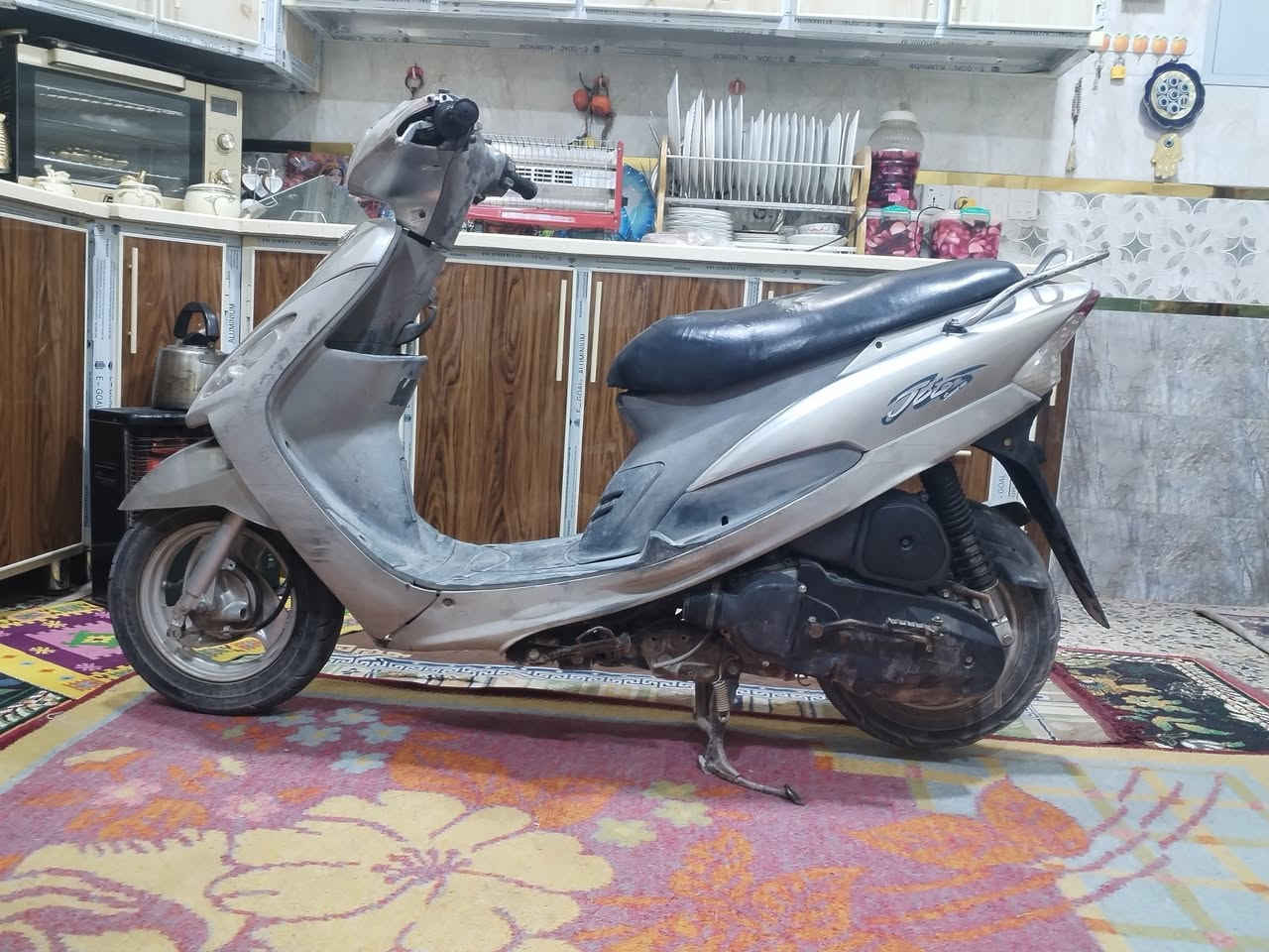 دراجه ماكس منغولي بلاديه 2008مكينه ما مفتوحه جيب مصلح وافحص السعر 600وبي مجال مكاني كربلاء حي السلام ***********
