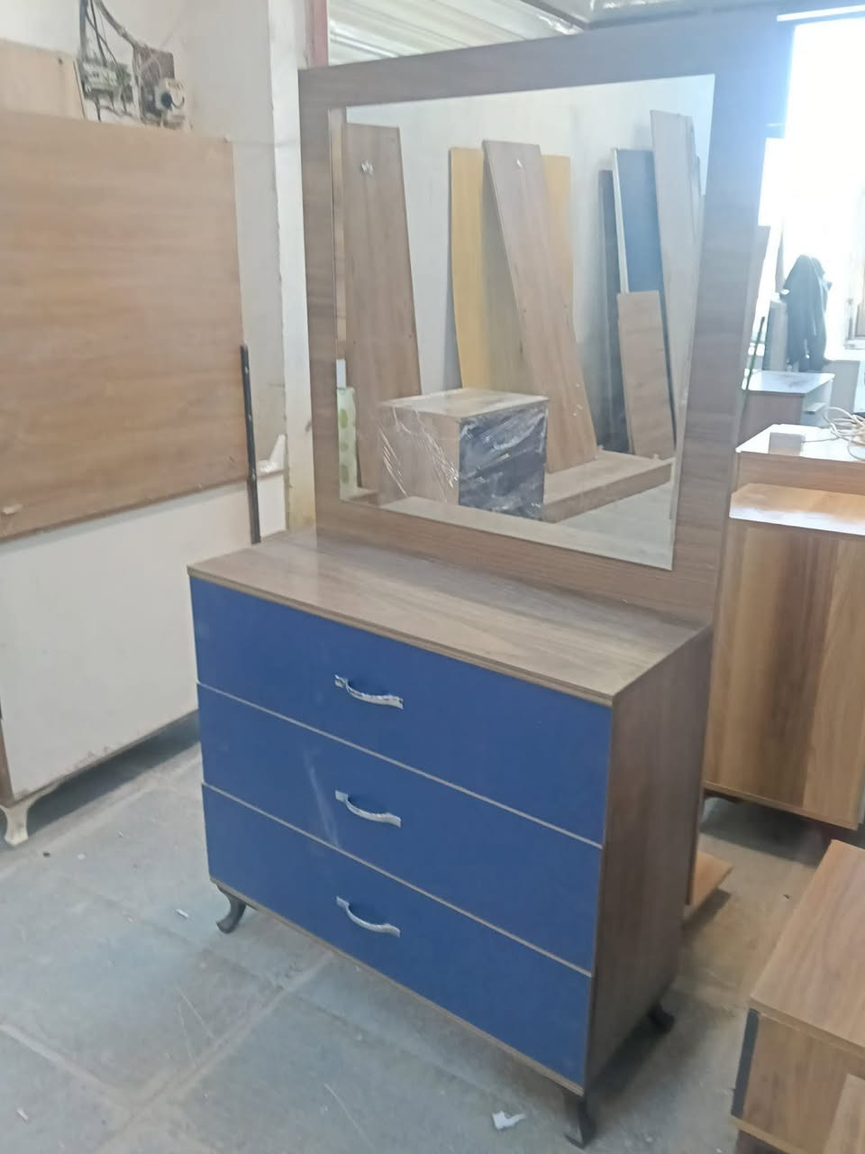 غرفة نوم مستعملة🇹🇷
 نضافة 90 ٪💯فول نضافه
عدد القطع /5
نضام / سلايت💢
سعرها375💸
شد ونقل داخل بغداد مجاني🚛
يوجود توصيل محافضات 🚛


**إذا كنت صاحب هذا الإعلان وتريد حذفه لأي سبب، رجاءا أرسل رسالة إلى الدعم الفني**