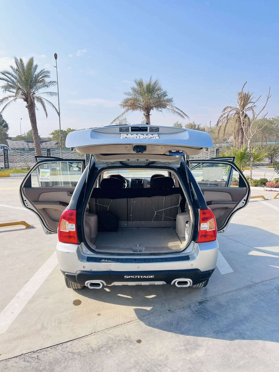 السلام عليكم
كيا سبورتج 

السياره كفاله عامه

موديل 2010 (خليجة )

رقم شمالي اربيل 

مكينه 2000 

فتحه سقف 

ويل كب

شاشه كامره 

تخم تاير 

الداخل بيجي مطعم بصاج 

مكان سياره ديالى بعقوبة

السعر  128وبيا مجال 

***********
