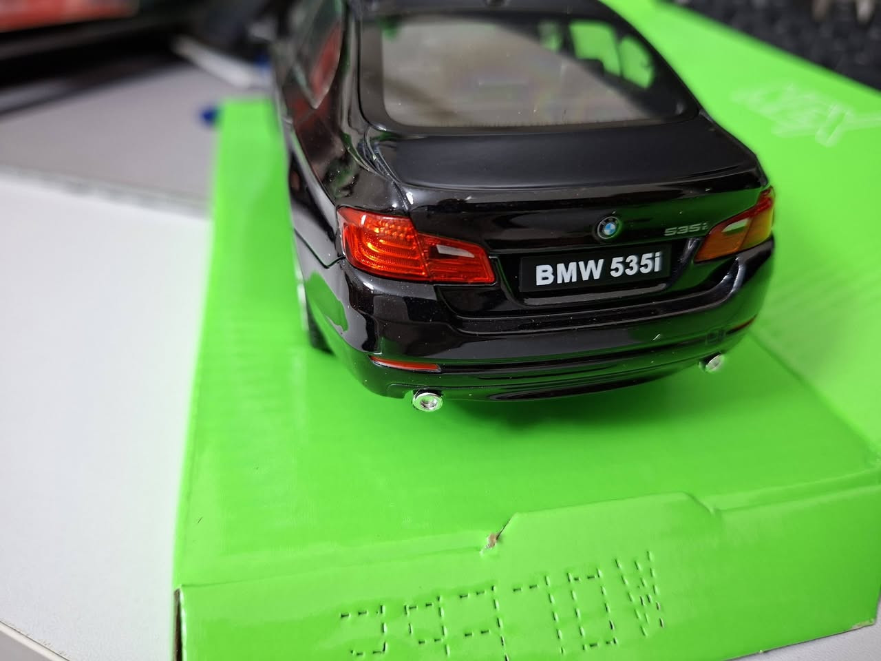 #BMW 535i
Scale 24
#welly انتاج شركة 
فتح ابواب وكبوت
تحكم طاره بالعجل
معاها اداه لفتح الأبواب والكبوت


**إذا كنت صاحب هذا الإعلان وتريد حذفه لأي سبب، رجاءا أرسل رسالة إلى الدعم الفني**