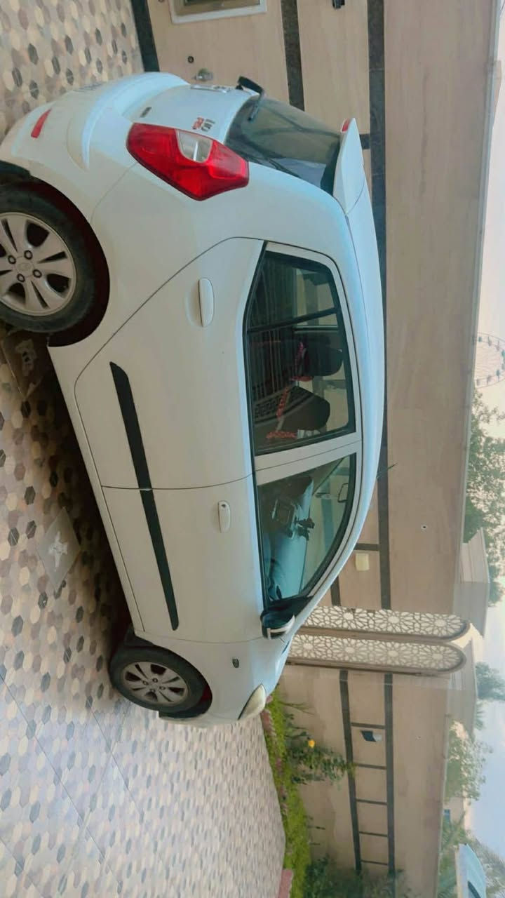 هوندي اي 10 رقم بغداد موديل2013 جاهزه من كل نواحي بيه ضربه جاملغ لامامي  لايمن  لسعر 80وبيها مجال قليل لمكان واسط صويره لستفسار أكثر اتصل  ***********
