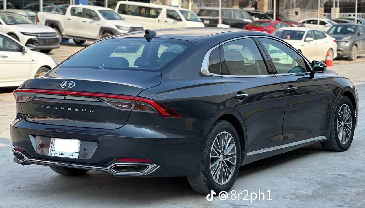 هونداي ازيرا 
موديل 2020 
محرك 2400 هايبرد 
اقتصادي و شلعه فول 
فول مواصفات عدا الفتحه 
حساس امامي خلفي 
رادارات ٣٦٠ 
نقطه عمياء 
تحديد مسار 
توقف ذاتي 
قياده ذاتيه 
شفات ستيرن 
داخل جلد اسود 
كشنات كهرباء و تدفئه 
بصمه تشغيل و ابواب 
بجم لد 
وارد كوري بدون حادث صبغ فقط بغداد, العراق


**إذا كنت صاحب هذا الإعلان وتريد حذفه لأي سبب، رجاءا أرسل رسالة إلى الدعم الفني**
