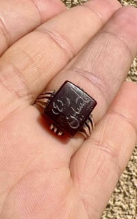 خاتم • عقيق كرزي • مقتنيات الضريح