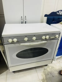 للبيع طباخ ٥ عيون نظافه ٩٠/١٠٠ 07512344172