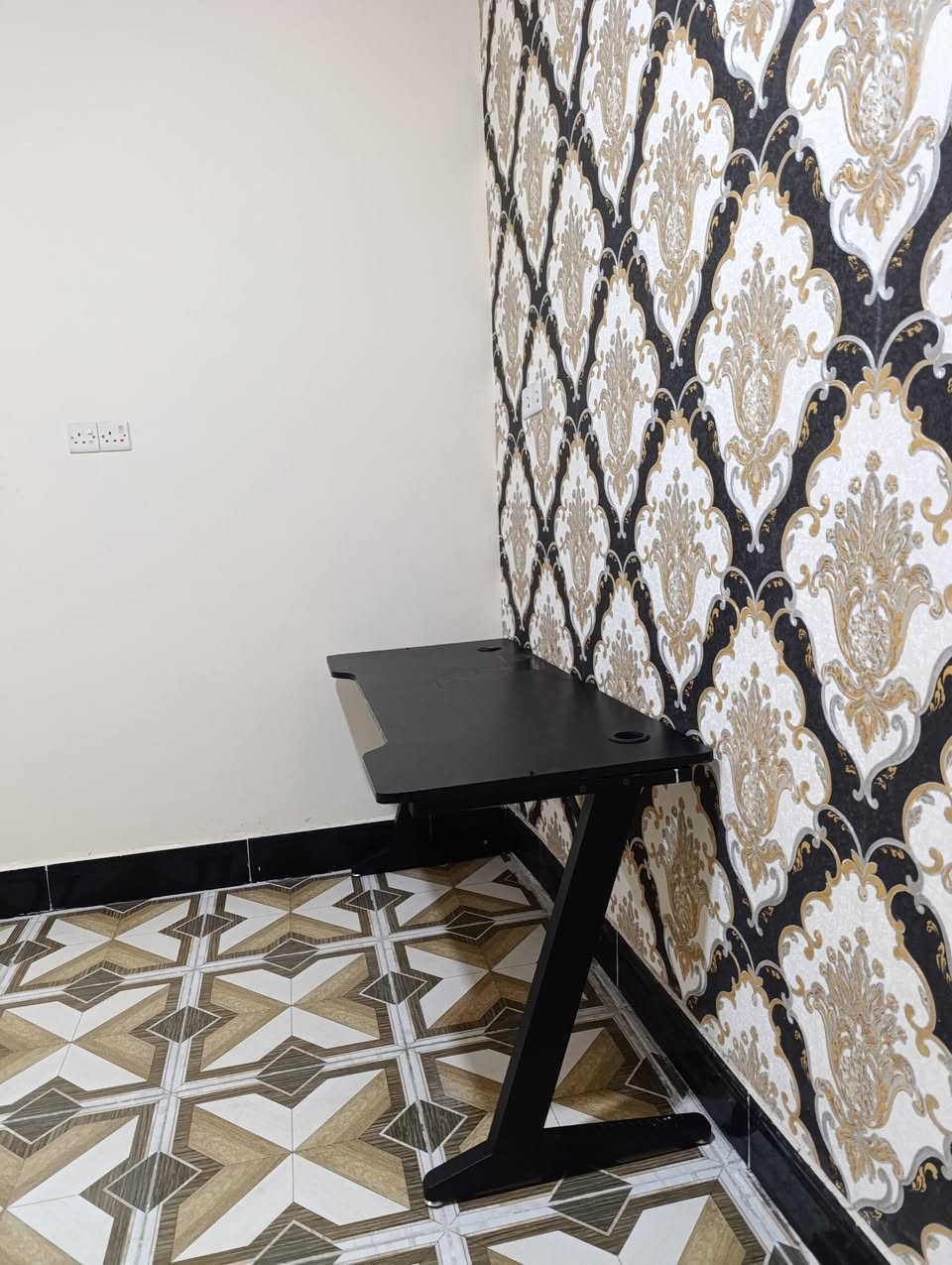 ميز سيت أب للبيع مستعمل نضيف جدا كدام عينكم السعر 150 قفل الرقم ***********
