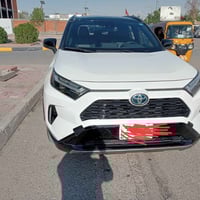 للبيع راف٤ موديل ٢٠٢٢ لون ابيض صدفي سياره بدون صبغ عده ربع العماره صبغ...