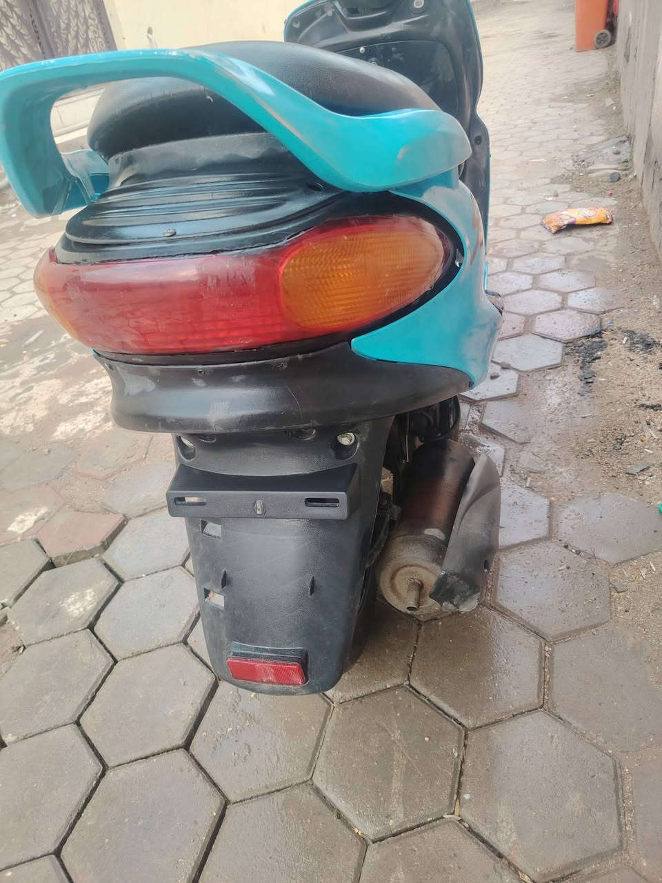 ب300 مابيه اي شي  شغاله من كلشي مكينه ناعمه مفتوحه مره وحده فقط اشاير وهورن مايشتغلن ماواصلات وايرات الهن تواير جدد ماتصرف بانزين دراجه حلوه وبيه مجال او مراوس بدراجه ثانيه مكان رميثه


**إذا كنت صاحب هذا الإعلان وتريد حذفه لأي سبب، رجاءا أرسل رسالة إلى الدعم الفني**