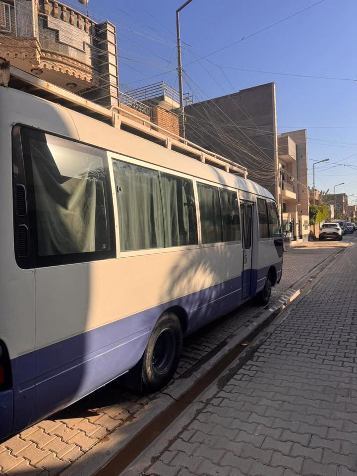 السلام عليكم 
كوستر ٢٠٠٧مكفوله من كص وحادث ومصفره من هية وغرامات وتحويل ثاني يوم السعر٢٢٥$ السياره بسمي وهذا رقمي ***********
