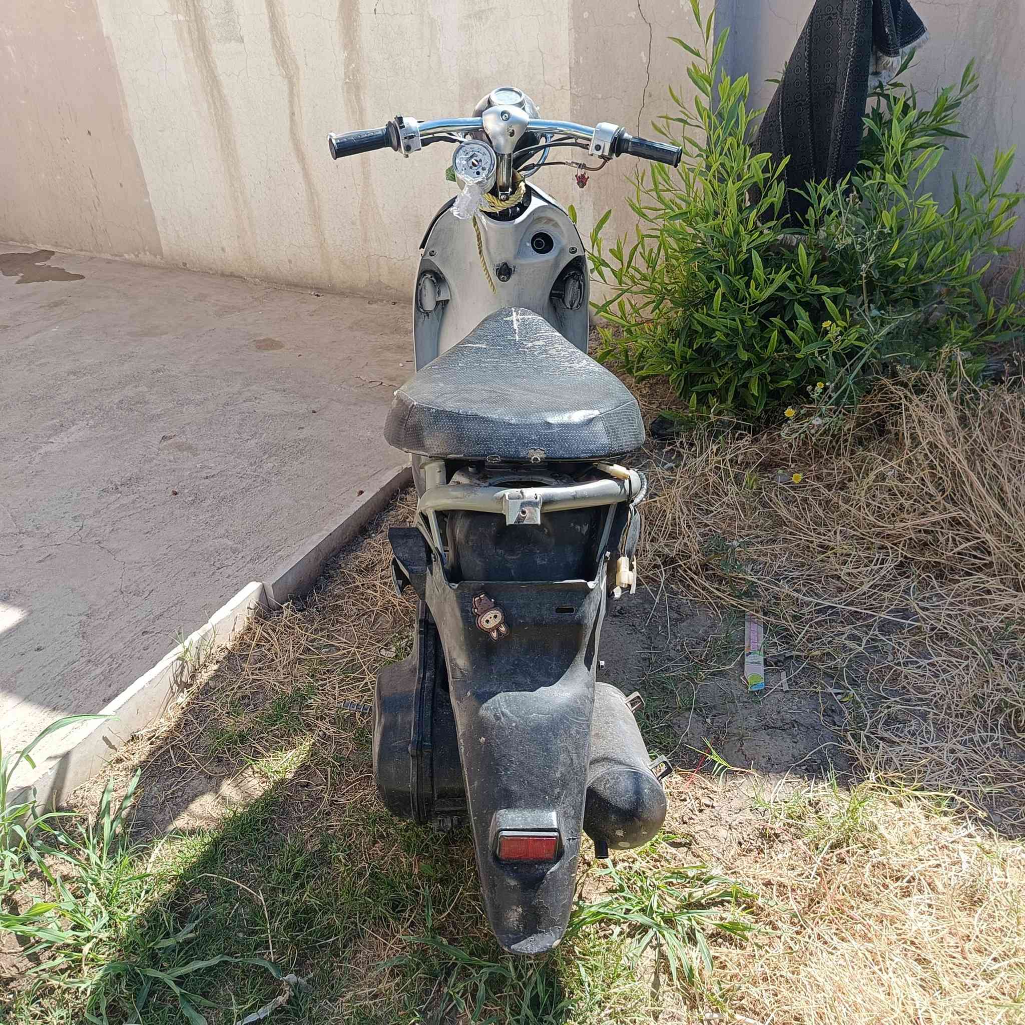 هاي الدرجة البيع بس بيه شغل وتشتغل الدرجه بس اتشدله كبرت نوزال ولدراجه تشتغل كلشي ما بيه نضاف فو مستعجل اريد ابيعه محتاج افلوس حيل السعر 100 قفل وليريده هذا رقمي دك عليه *********** على الواتساب
