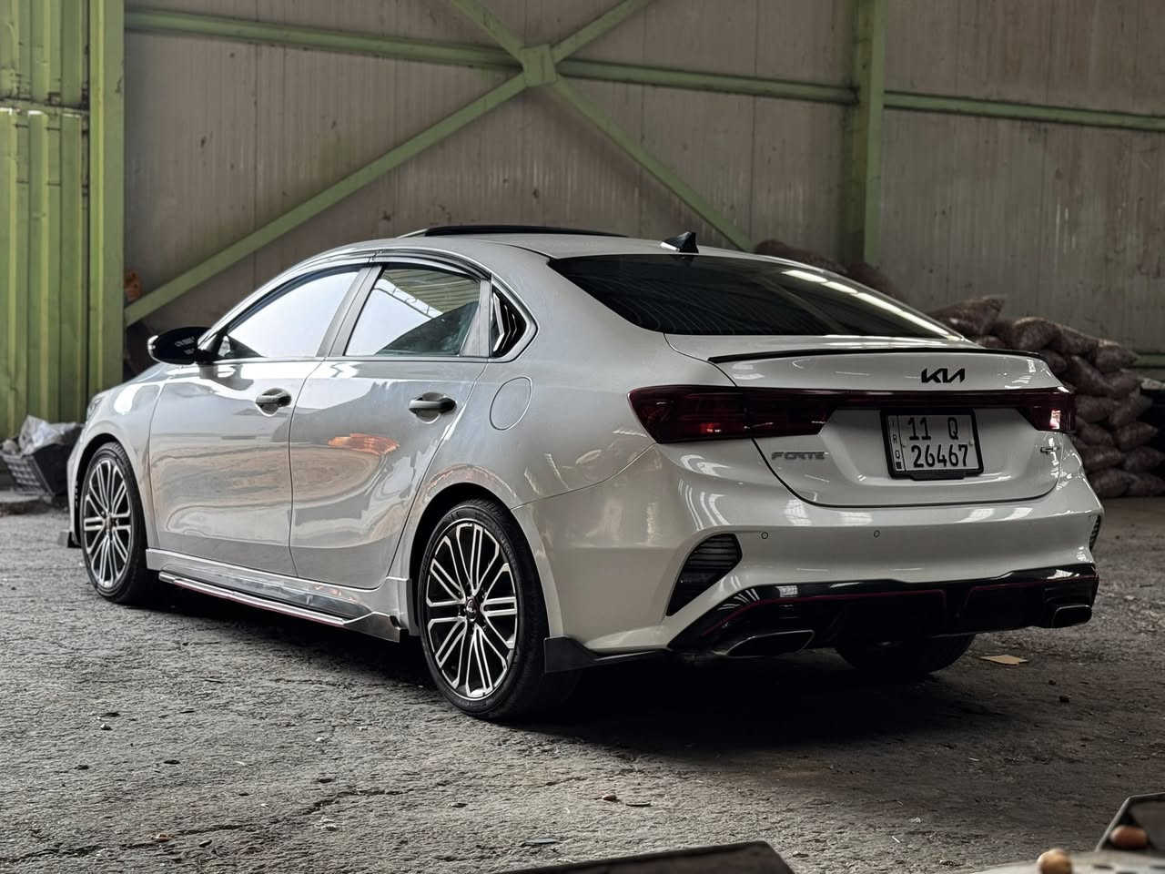 للمراوس فقط بجالنجر جارجر V8 
فورتي 2024 اعلى فئه GT 1/1 
تجي رياضيه نفس النترا N 
كزوزات وطلقات بلاديه 
ضررهه جدا بسيط بدون ايرباك وحادث تخريب فقط
سعرهه 185 
مواصفاته فول خنك لاخير 
***********
