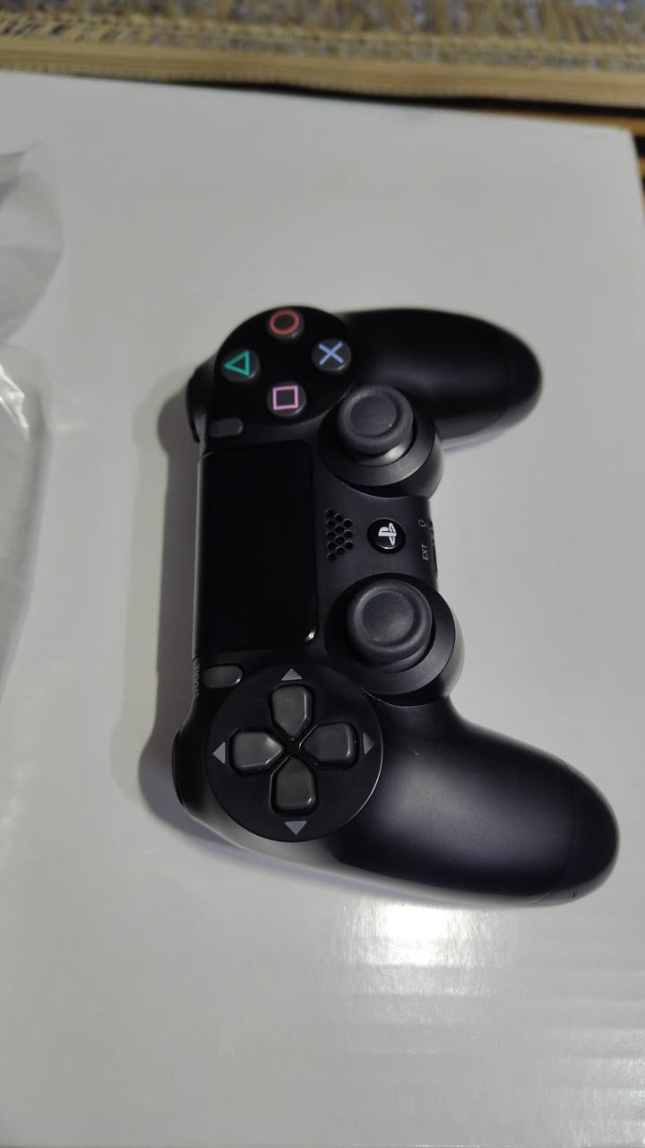 بلي 4 جديد لووك مهكر قرص يعمل اون لاين في حالت شلت القرص مع العاب فيفا 2025 بيس 2025 بيس2020 
جي تي اي.... ذاكرة 500 جوستك واحد اصلي كامل ملحقات الاصليه السعر 250 قفل قفل قفل ***********
